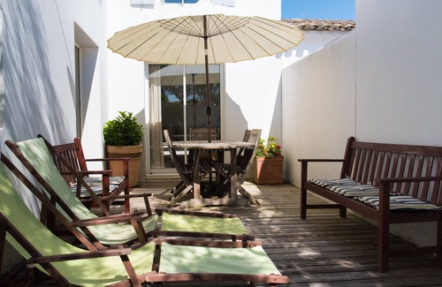 Le Bois-Plage-en-Re Cottage | Mid Island Cottage with large sunny garden
