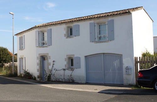Le Bois-Plage-en-Re Cottage | Mid Island Cottage with large sunny garden