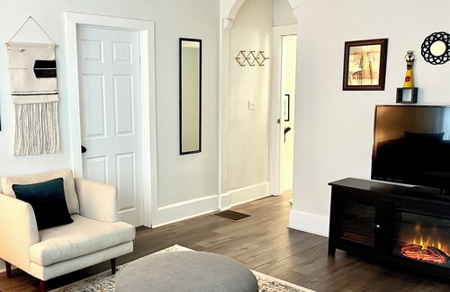 Franklin Park Apartment | MID/LONGTERM Oasis in Columbus Ohio Near Downtown and Nationwide Childrens' Hosp