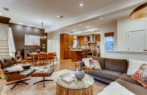 Berkeley House | Mid-Mod w/awesome backyard, 1blk to Shops/Eateries