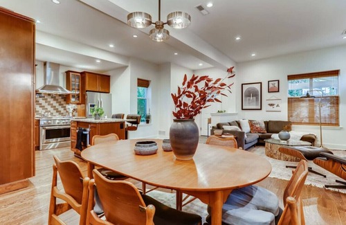 Berkeley House | Mid-Mod w/awesome backyard, 1blk to Shops/Eateries