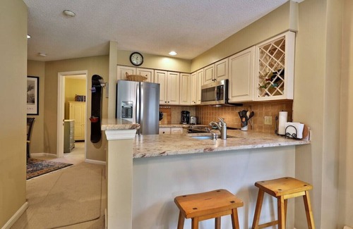 Ludlow Condo | Mid-mountain Winterplace Condo with Direct Ski Access