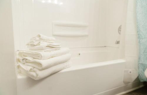 Lexington House | Mid Ohio Comfort 10 Minutes From Snow Trails