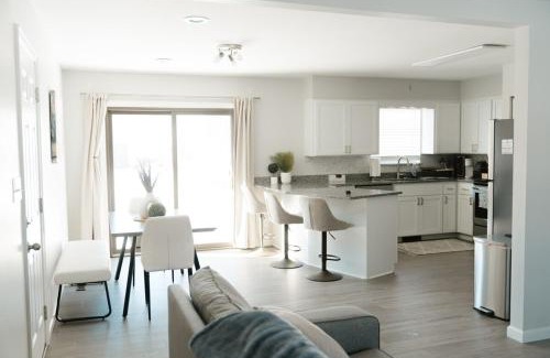 Lexington House | Mid Ohio Comfort 10 Minutes From Snow Trails