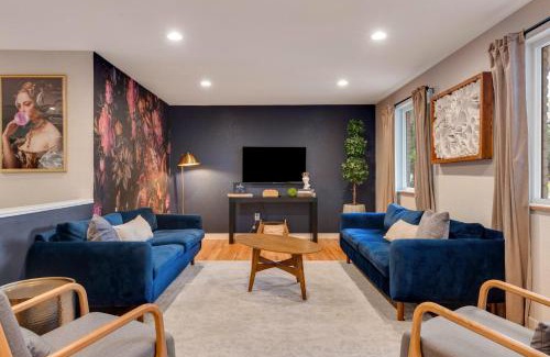 Northwest Arvada House | Mid Summer Night's Dream w Hot Tub Theater Game Room