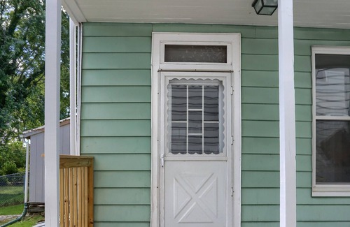Hummelstown House | Mid Term rental : Cozy Queen Bedroom