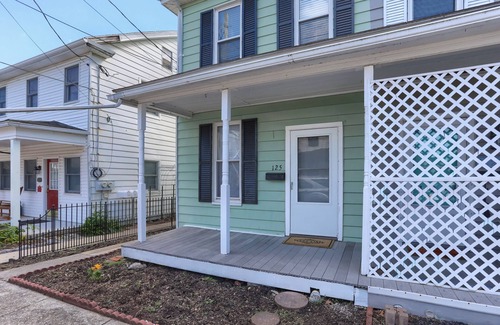 Hummelstown House | Mid Term rental : Cozy Queen Bedroom