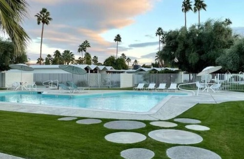 Araby House | Midcentury Perfection in Palm Springs