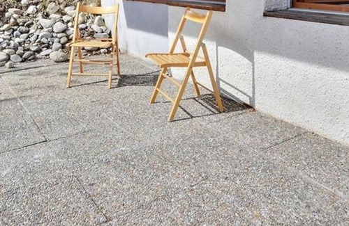 Grimentz Apartment | Middle class flat for 5 people, living room with fireplace, kitchen area with dishwasher, 1 bedroom