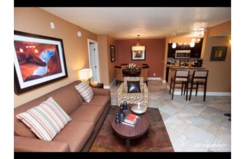 Las Vegas Condo | Middle of VEGAS CES EDC SPHERE, on GRAND PRIX track 2b2b Suites walk to Strip