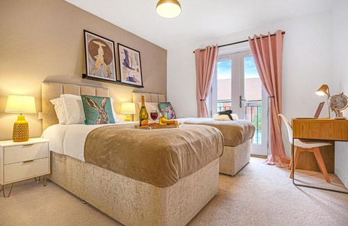 Milton Keynes House | Middleton House with Free Parking, Fast-Wifi, SmartTV and Garden by Yoko Property