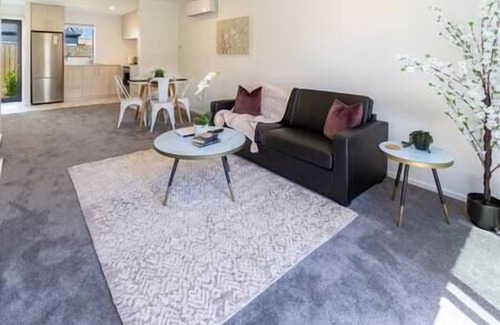 Upper Riccarton House | Middleton Park: 2 bed 1 bath w/Garage: Riccarton