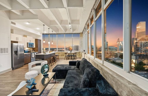 Peachtree Center Apartment | Midnight Magnolia Loft | 1503