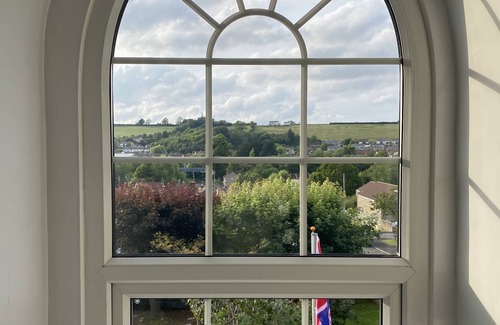 Midsomer Norton House | Midsomer Manor Near Bath - Hot Tub & Lodge