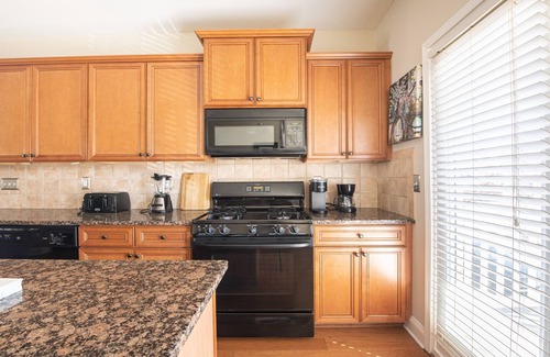 Atlantic Station Area House | Midtown/Atlantic Station 3 Bedroom Luxury Townhouse- Free Parking- Fast Wifi