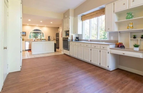 Columbus House | Midtown Castle! Modern & Regal - Royal in Columbus