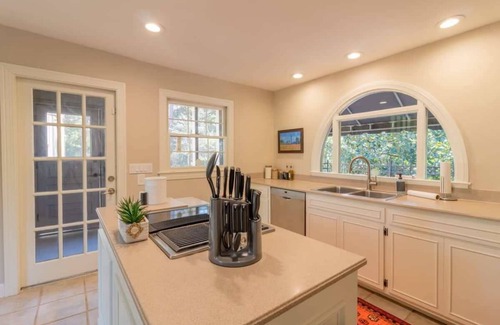 Columbus House | Midtown Castle! Modern & Regal - Royal in Columbus
