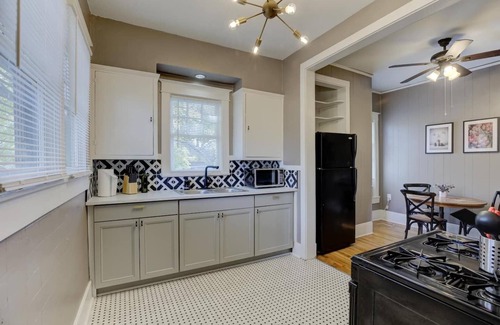 Midtown Apartment | Midtown Classic Apartment with Modern Touches!