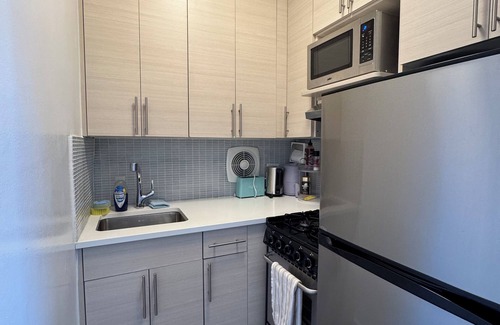 Midtown Apartment | Midtown Park Ave Charming Chrysler View Corner Studio