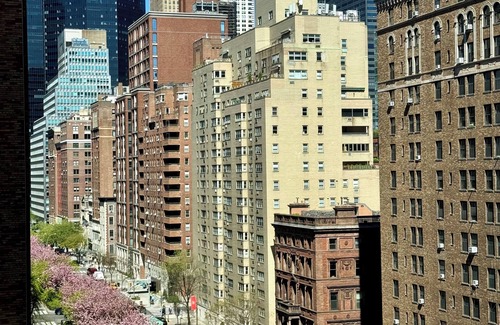 Midtown Apartment | Midtown Park Ave Charming Chrysler View Corner Studio