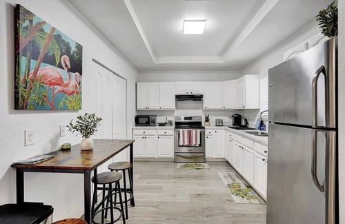 Buena Vista House | Midtown | Pool Table | Sleeps 14