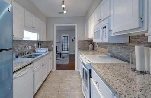 Columbus House | Midtown Townhouse - 15 mins to Ft Moore
