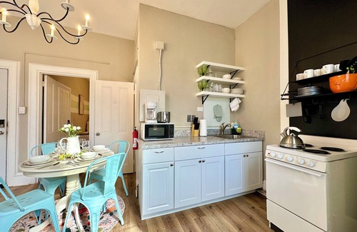 Harrisburg - Hershey Apartment | Midtown Whimsical Apartment 1 Block To River- Walk To Restaurants!