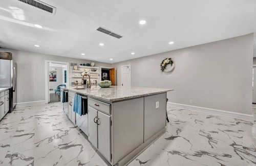 Union Hall House | Milan Manor - Smith Mountain Lake