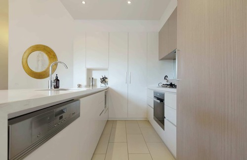 Cremorne Apartment | Milan meets New York in vibrant Richmond precinct
