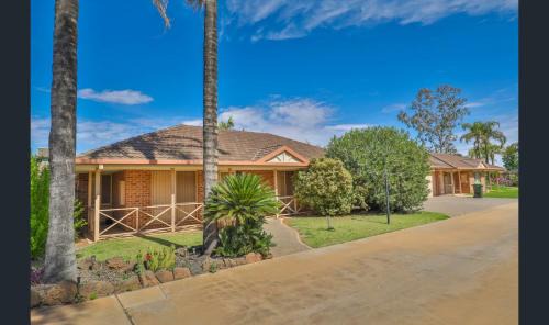Mildura House | Mildura Holiday Homes - 15th Street