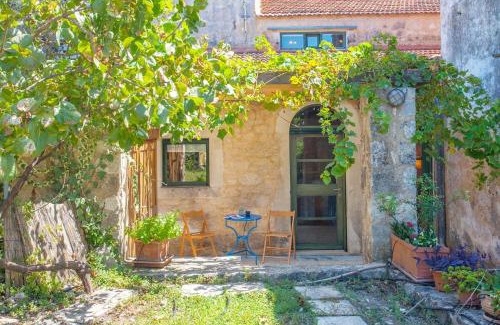 Roustika House | Milio's House