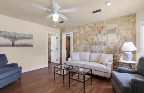 Dripping Springs House | Milk Bath Springs Cottage