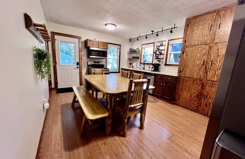 South Bloomingville House | Mill Haus~Pet Friendly~Hot Tub