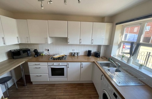 Bedford House | Miller House in Great location - Sleeps 14! Perfect for contractors