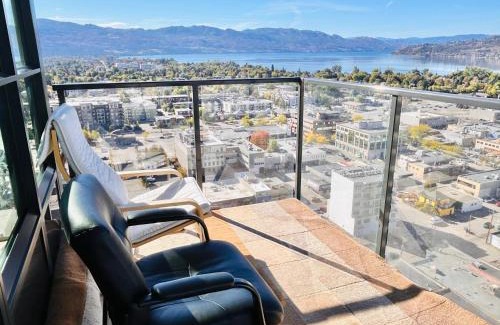 Downtown Kelowna House | Million-Dollar View 1 bedroom with private bathroom with access to 34th floor lounge in Downtown Kelowna