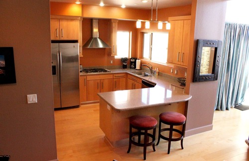 Brian Head Condo | Million Dollar View, steps to slopes!