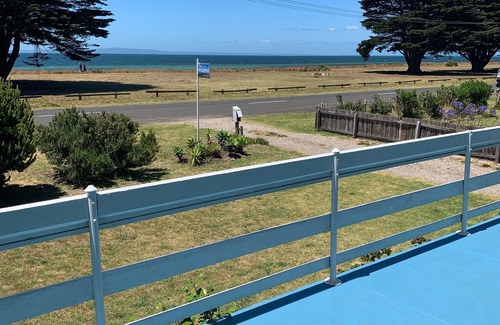 St Leonards Cottage | Million $ majestic waterfront views BBQ fishing beach wineries