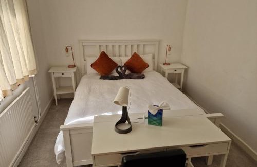Guildford Apartment | Millmead Apartment in central Guildford with parking