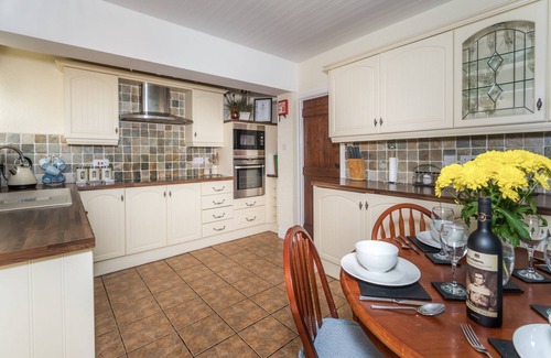 Braithwaite Cottage | Millside Cottage - a cottage that sleeps 4 guests in 2 bedrooms