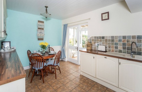 Braithwaite Cottage | Millside Cottage - a cottage that sleeps 4 guests in 2 bedrooms