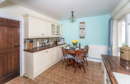 Braithwaite Cottage | Millside Cottage - a cottage that sleeps 4 guests in 2 bedrooms