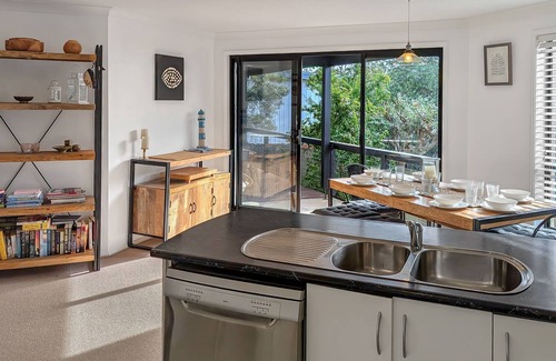 Vincentia House | Milo's @ the Bay by Experience Jervis Bay