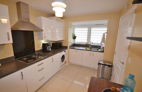 Milton Keynes House | Milton Keynes Retreat - 4 Bedroom Luxury House