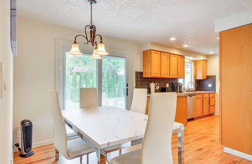 Oatfield House | Milwaukie Home w/Outdoor Dining Space