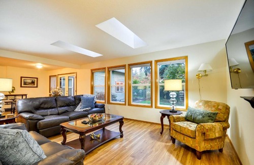 Oak Grove House | Milwaukie Home with Covered Porch Dogs Welcome!