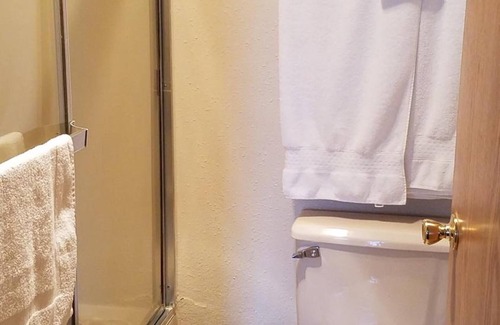 Oak Grove Hotel | Milwaukie Inn Portland South