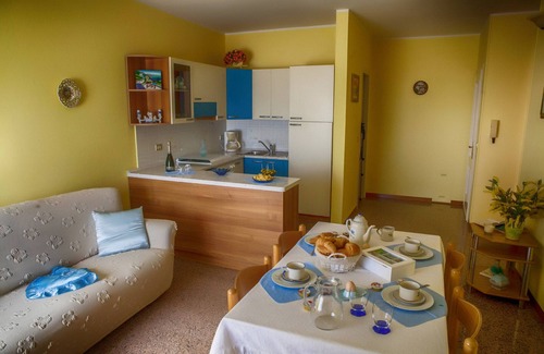 Oldesio Apartment | Mimosa - Theater Home, with marvellous lake view