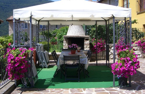 Oldesio Apartment | Mimosa - Theater Home, with marvellous lake view