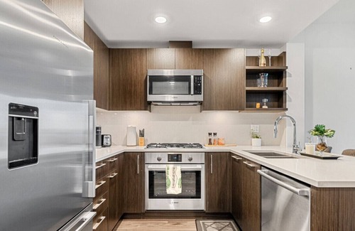 Bridgeland Condo | Min. 30 Days » The Radius DT » 2 BR » Free Parking