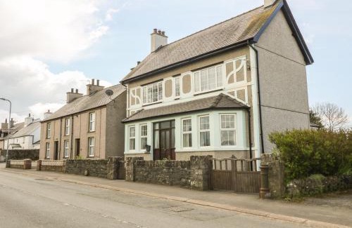 Newborough House | Minffordd